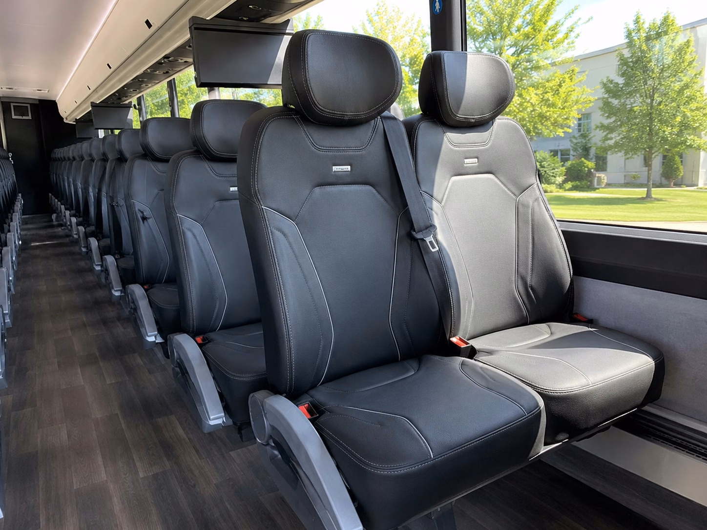 shuttle guests between portsmouth ceremony and reception venues without the headache
